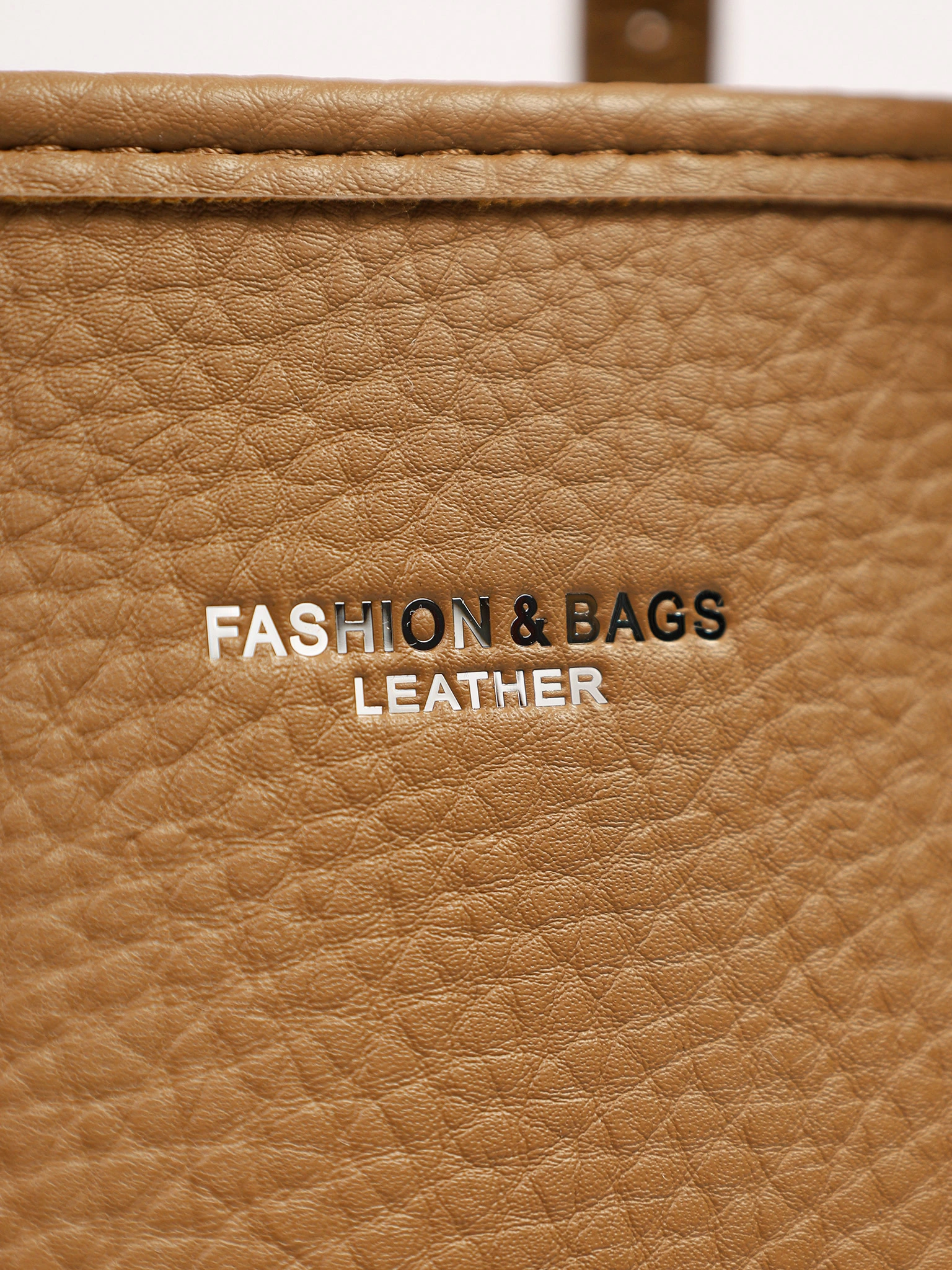 Сумка-тоут  с регулируемыми ручками и тиснением в ассортименте